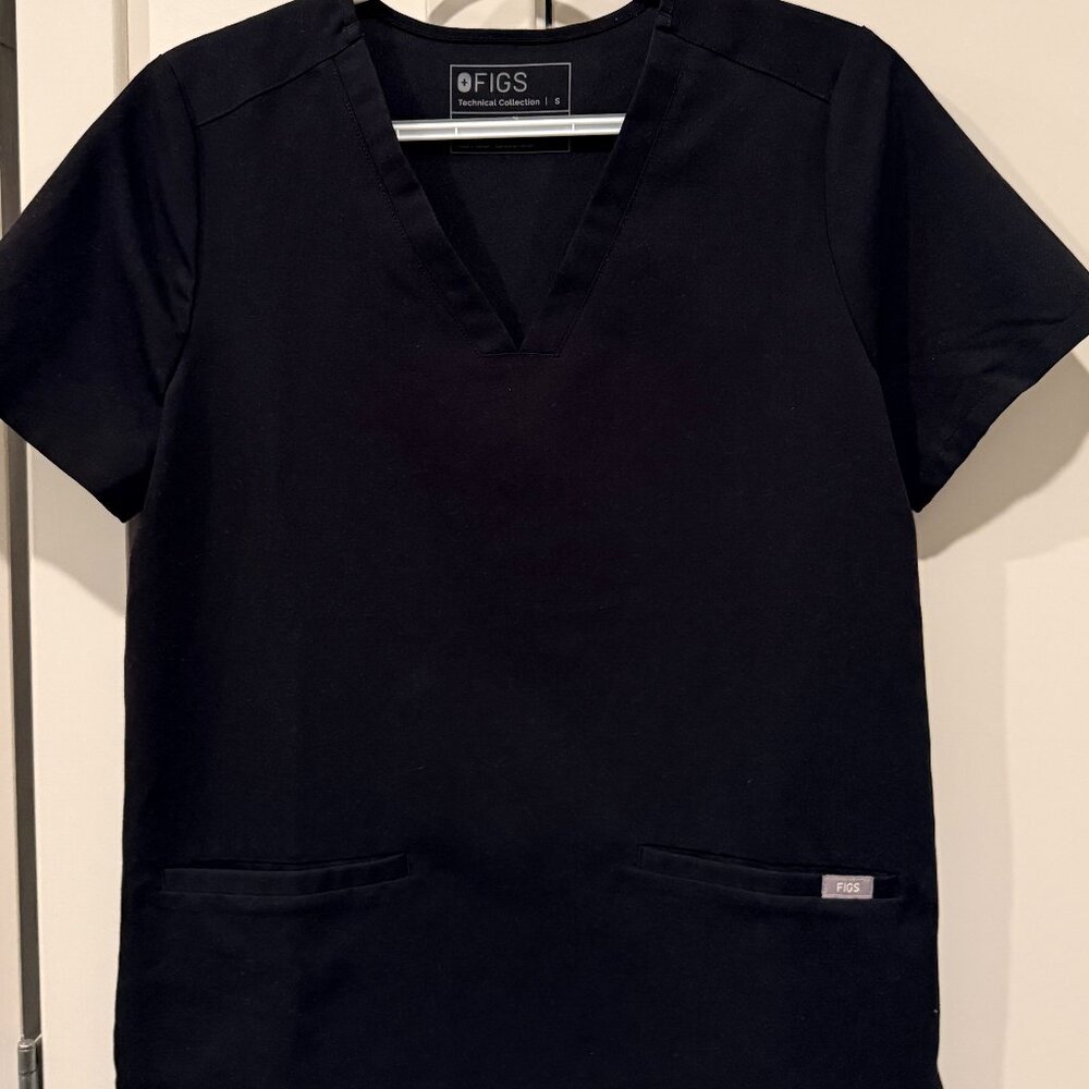 FIGS Black Scrub Set